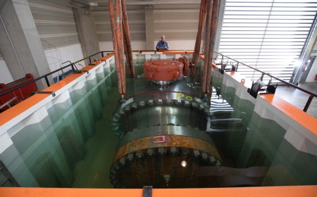 Test under water of ball valve assembly